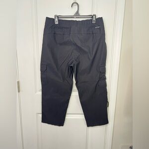 Eddie Bauer Capri Cargo Pants Women’s Sz 12 Black Lightweight Comfortable EUC